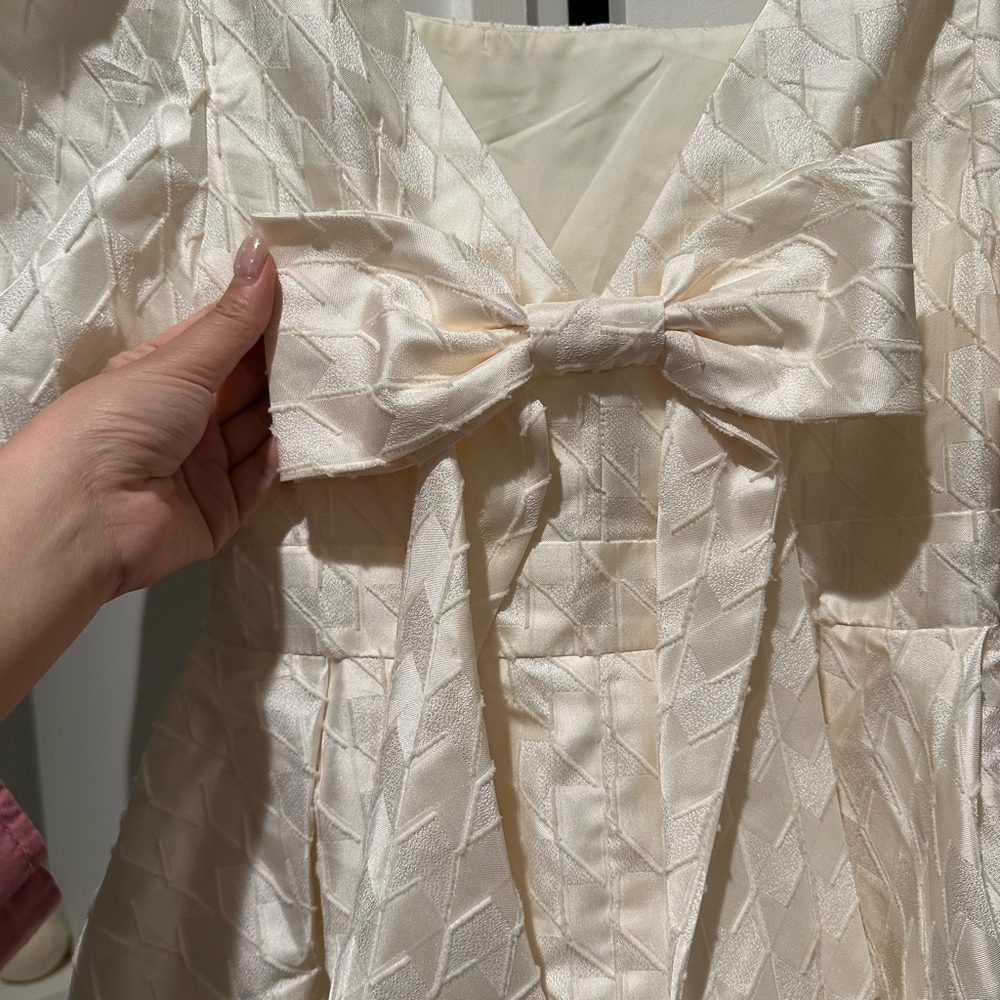 Elegant Reversible Puff Sleeve Bow Dress - Cream Textured Satin - Picture 5 of 7